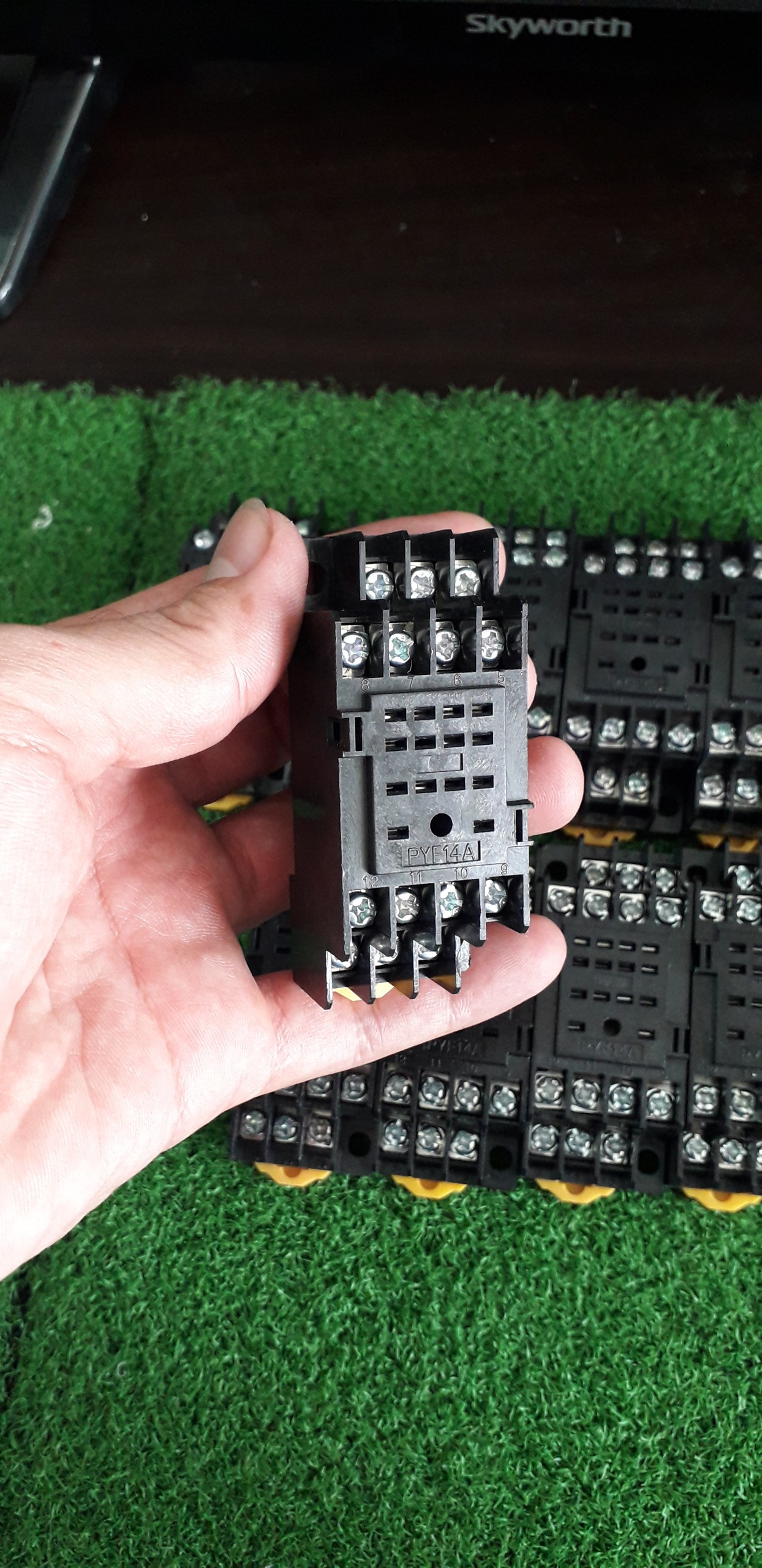 Đế rơ le 14 chân PYF14A Omron