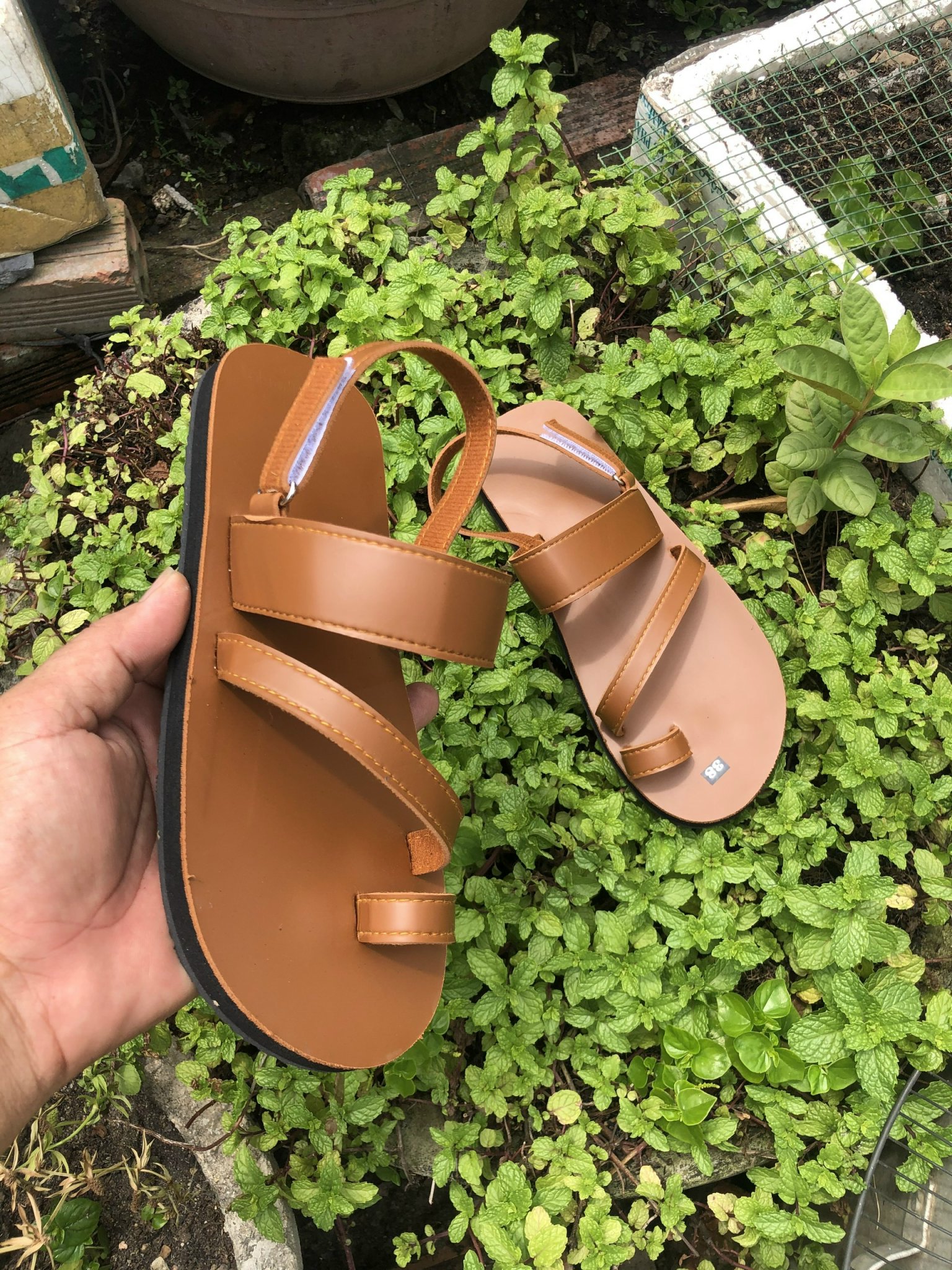 xăng đan nam nữ xỏ ngón chéo bò