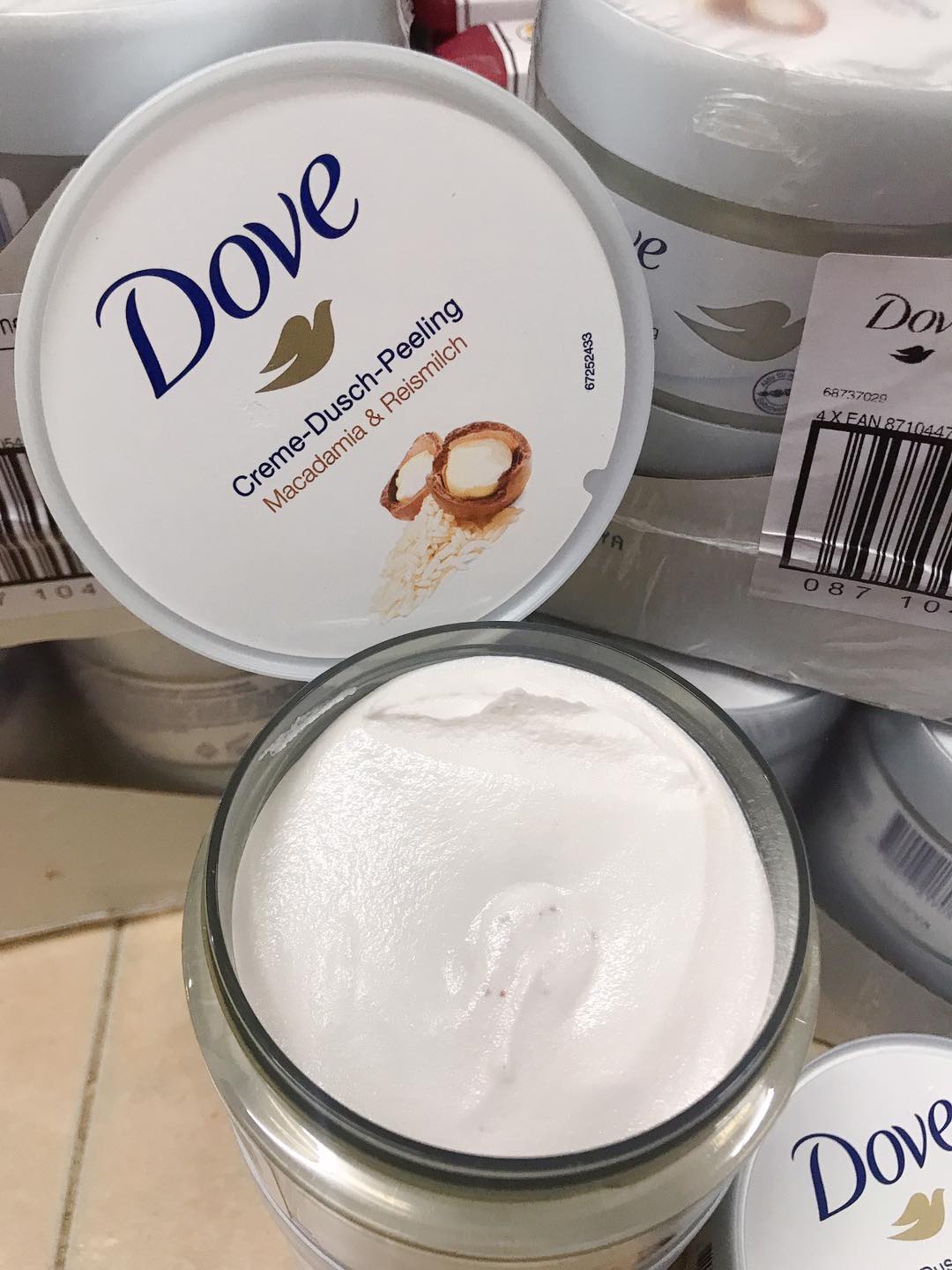 Tẩy da chết body Dove 225ml-Đức