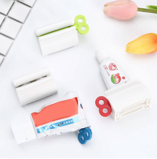 Dụng cụ nặn kem đánh răng thông minh