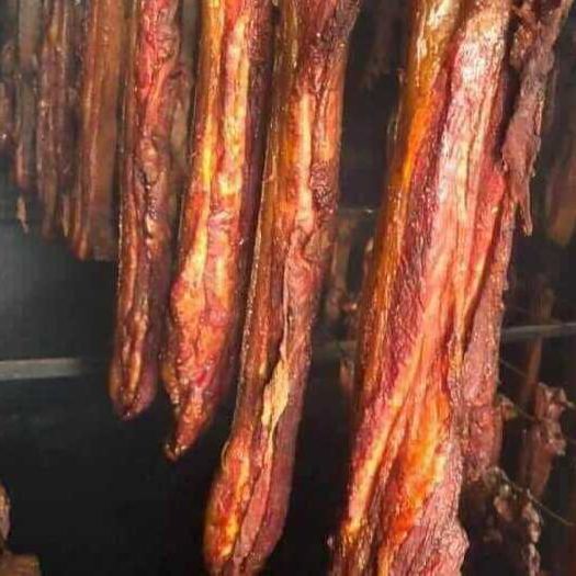 Thịt lợn gác bếp, Ba Chỉ Gác Bếp . Được làm từ thịt lợn tươi