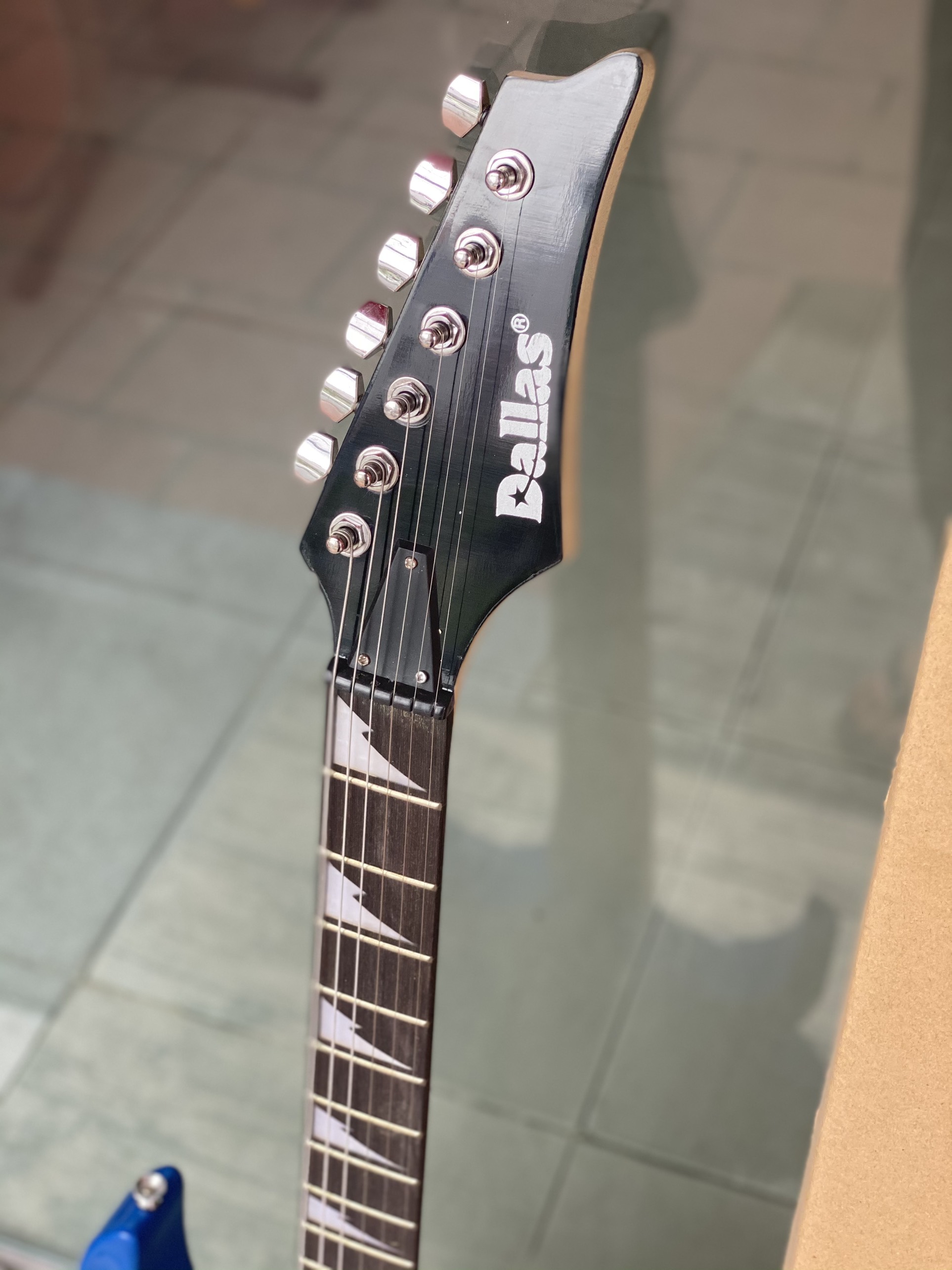 Đàn Guitar điện 5 mobin Dallas
