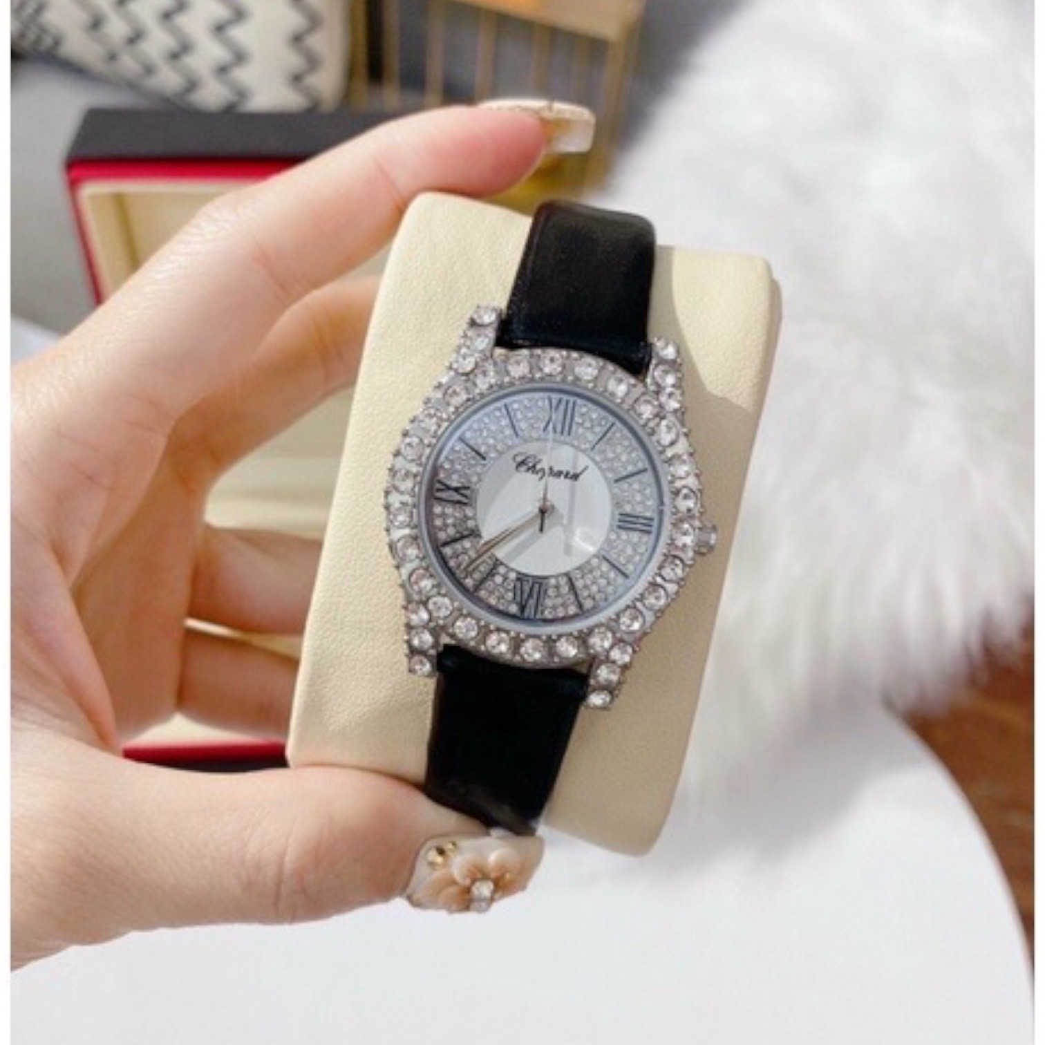 đồng hồ nữ chopard dây da mềm mặt cườm đá sang trọng