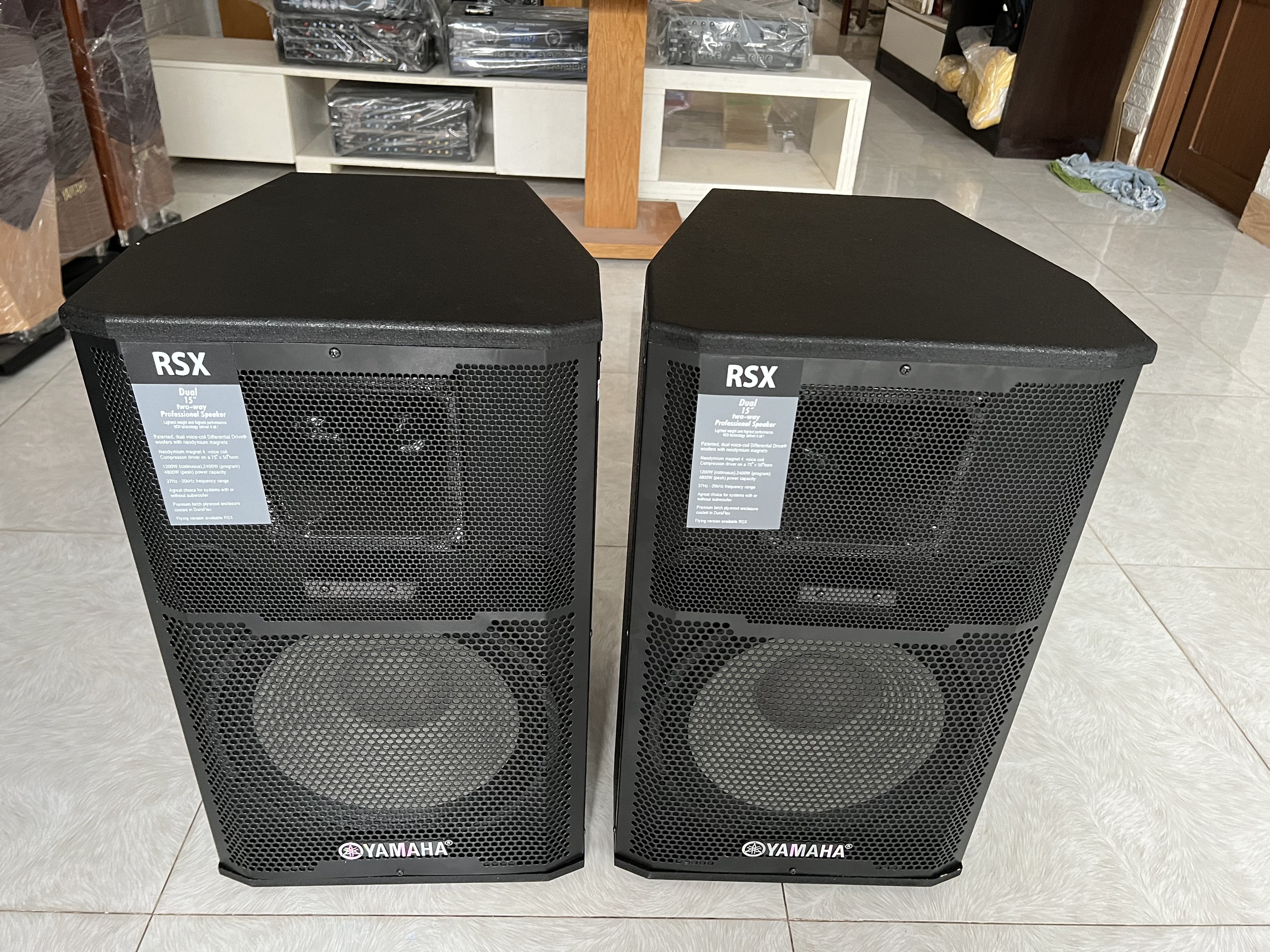 Loa đứng 3 tấc sơn karaoke gia đình