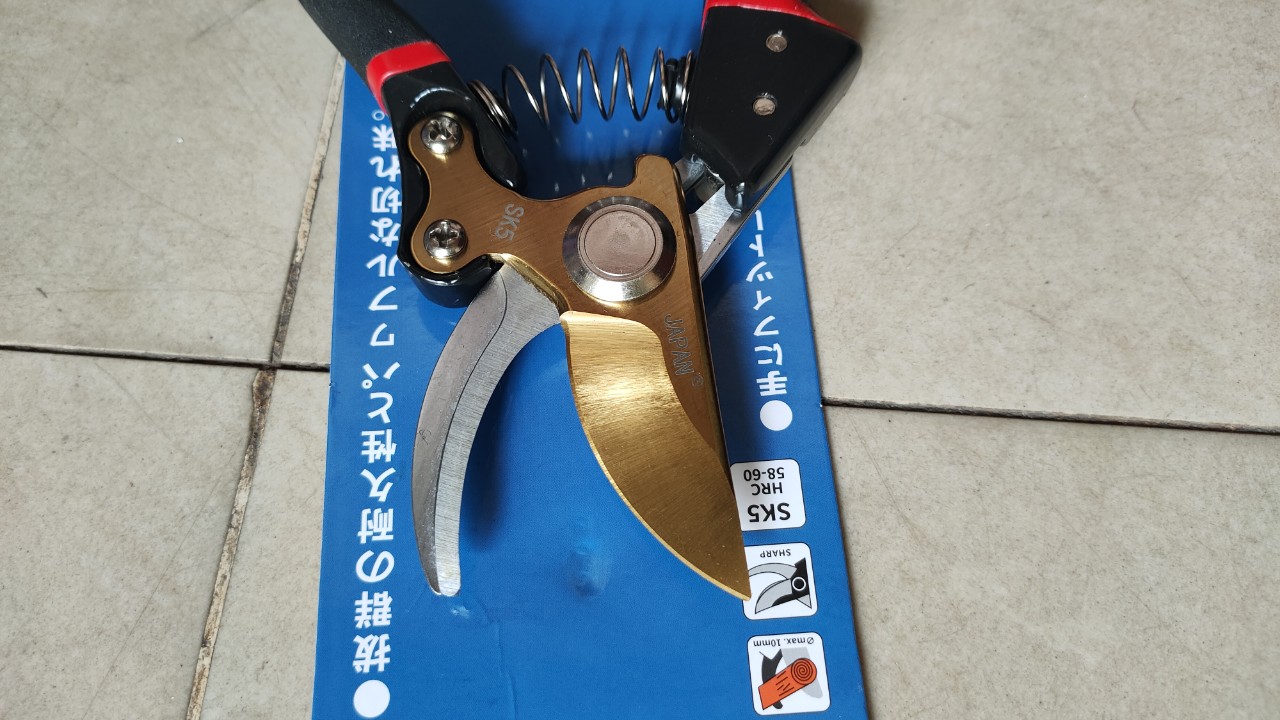 KÉO CẮT CÀNH SK5 JAPAN [ CÁN ĐEN LƯỠI VÀNG ]