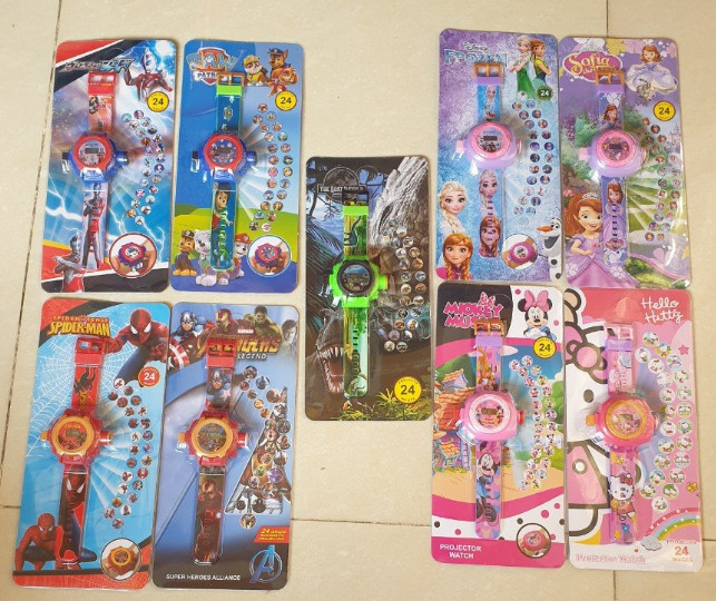 Đồ chơi đồng hồ chiếu hình 3D (được chọn mẫu)