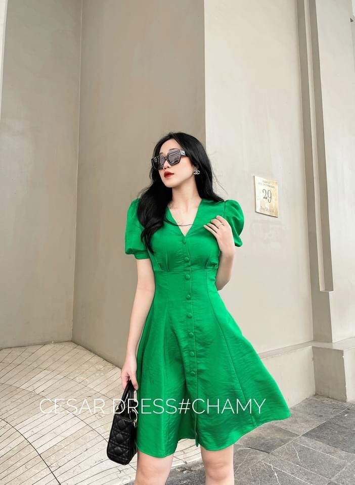 [Free Ship 2024] Đầm Loli Xanh Phi Lụa Bóng Phối Nút Giữa Cổ V Trái Tim Siêu Xinh