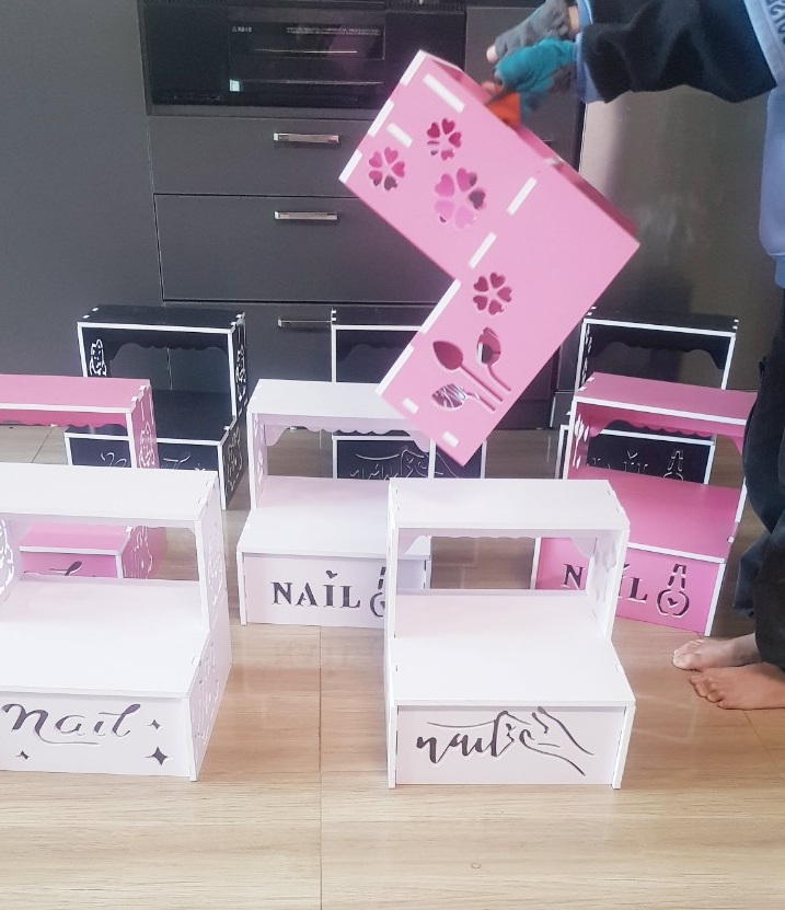 Kệ để chân làm nail bằng Nhựa