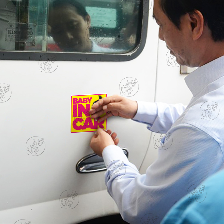 Combo 2 miếng Baby in car bé gái
