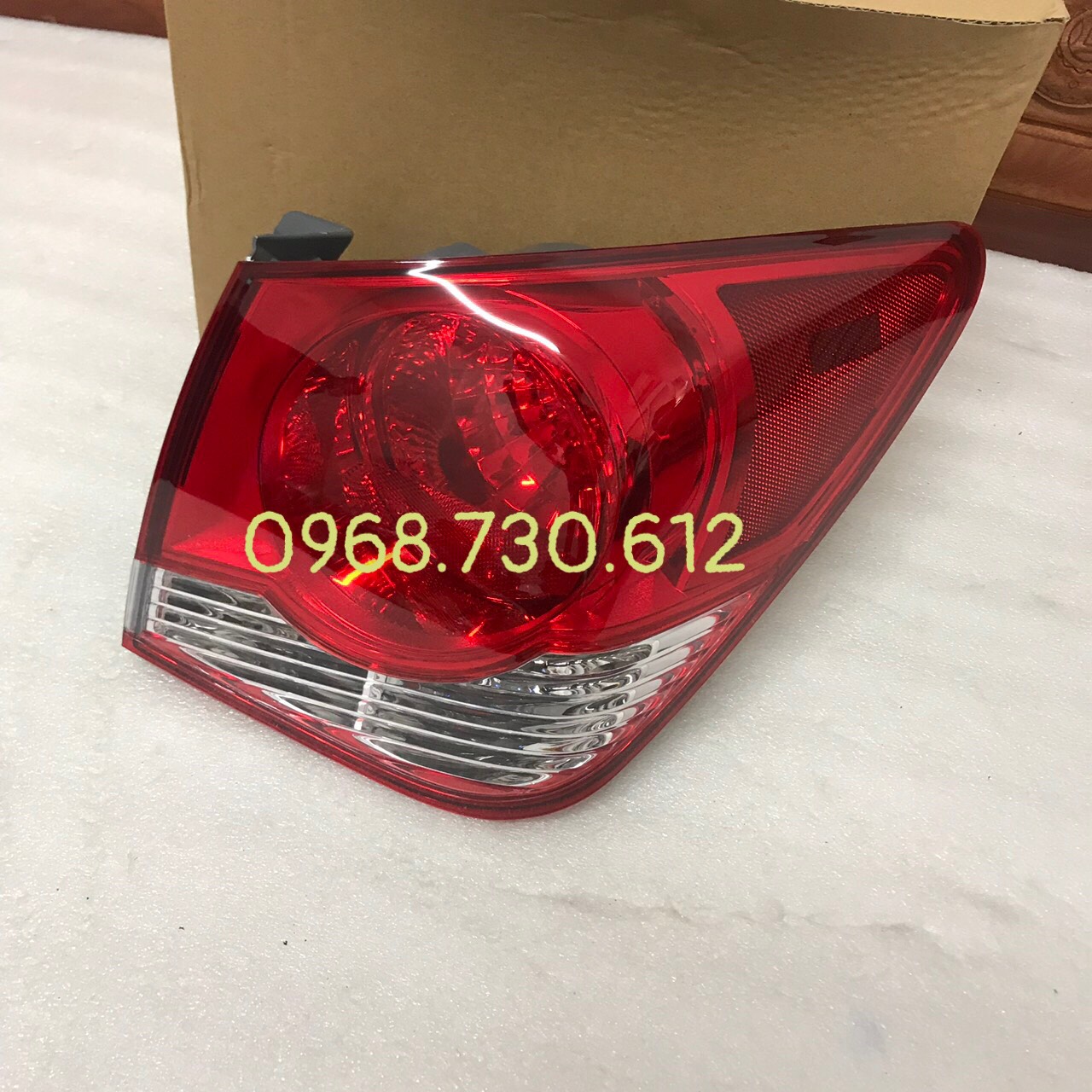 Đèn hậu mảnh ngoài Chevrolet Cruze
