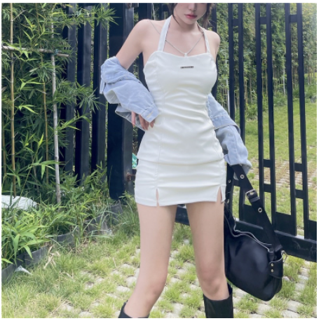 Đầm Da Cổ Yếm Dây Xích Nữ Xẻ Giữa Đùi