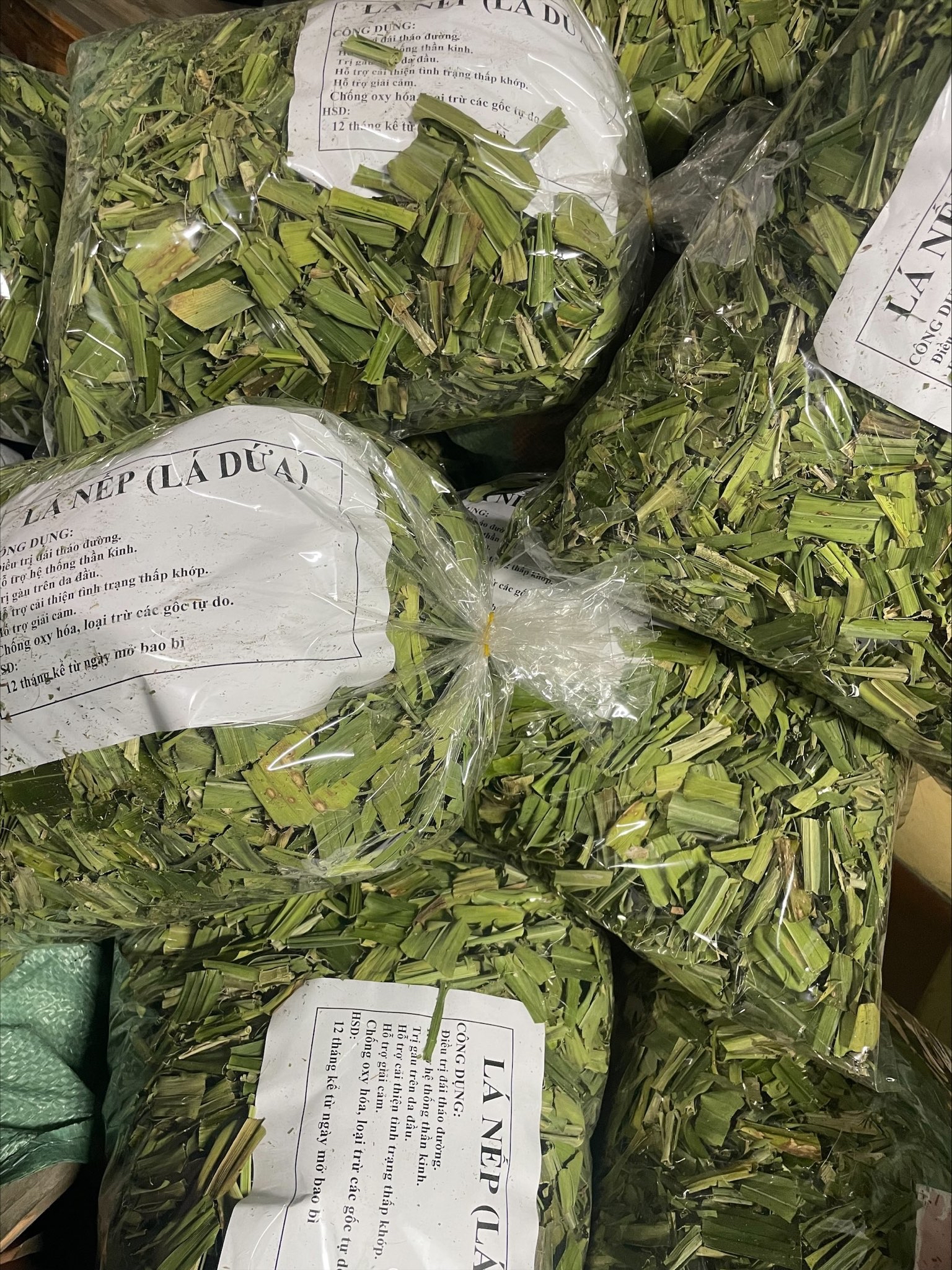 100GR Lá nếp sấy khô ( lá dứa sấy khô)