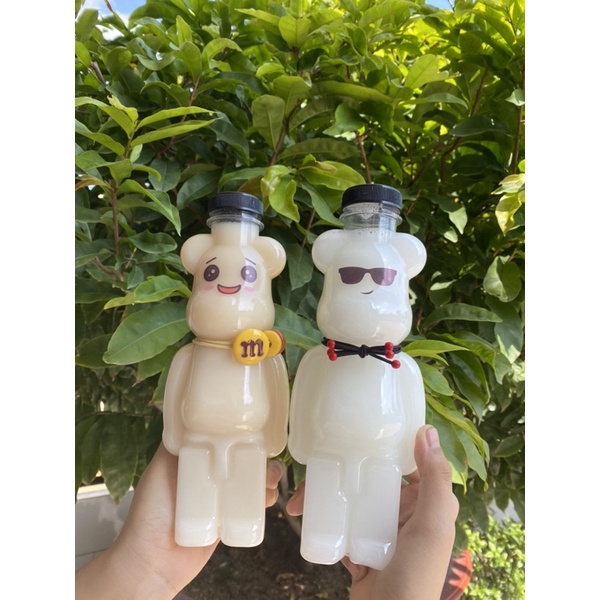 Chai gấu kèm nắp 550ml + tem dán dể thương