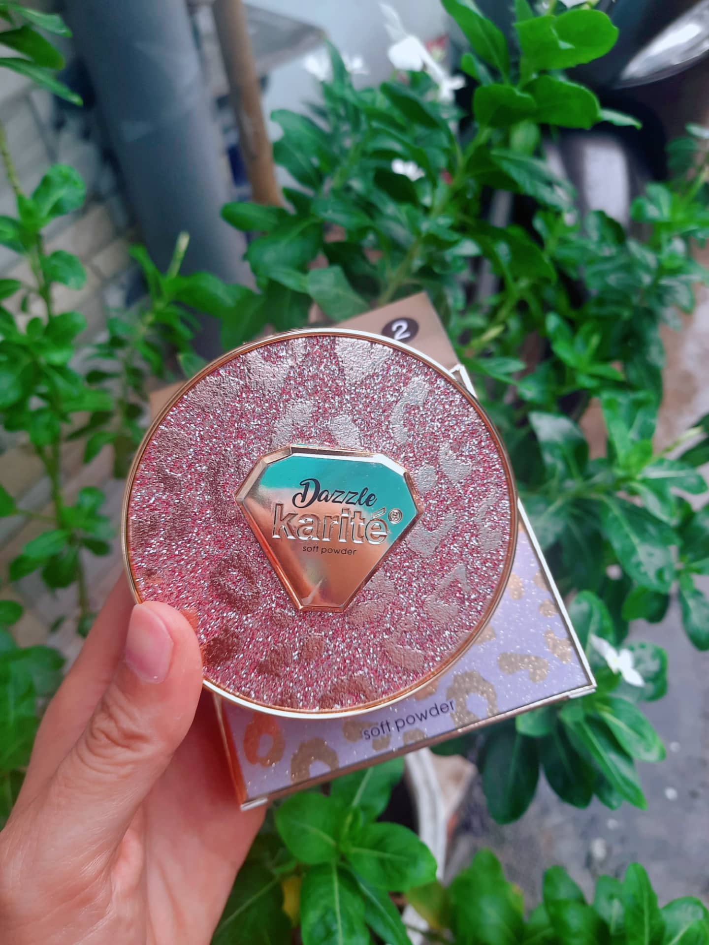 Phấn nền trang điểm 2 tầng Karite Dazzle
