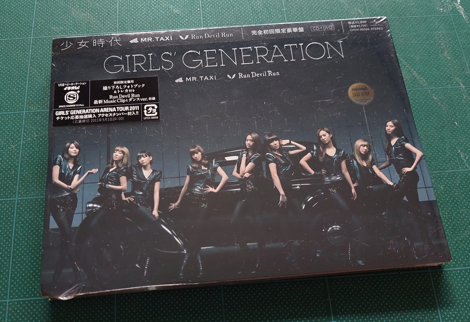 อัลบั้ม ญี่ปุ่น GIRLS' GENERATION - MR.TAXI / Run Devil Run Album 