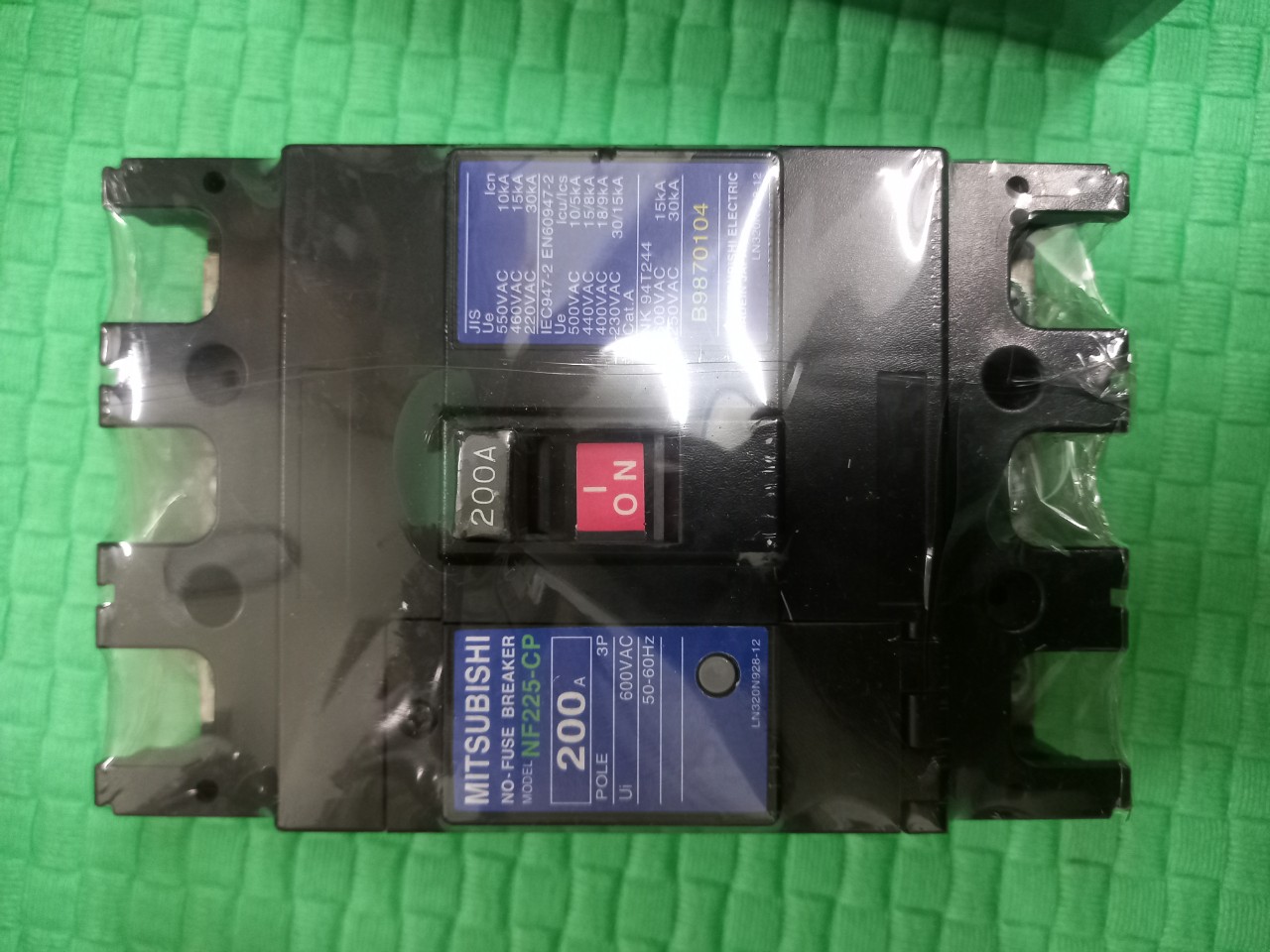 ÁT 3 PHA NHẬT BẢN 175A 200A KIỂU KHỐI TO MCCB