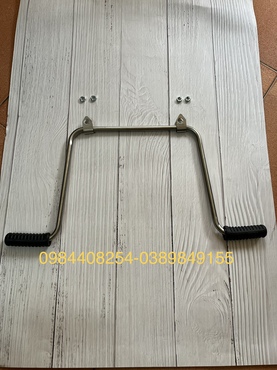 Gác chân (kèm ốc) gắn ghế nệm xe máy cho bé