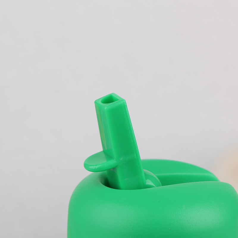 Fold%20Silicone%20Water%20Bottle%20Outdoor%20Basketball%20Football%20Tennis%20Golf%20Baseball%20Pickleball%20Leakproof%20Portable%20Kids%20Water%20Bottle%20Sunlight%20Mall%20-%20Image%203