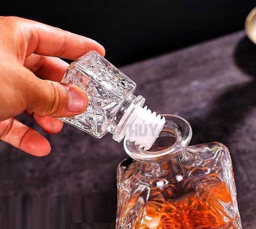 Chai Thủy Tinh Đựng Rượu 750ml (combo 2 cái) mẫu vuông vát đáy họa tiết nổi – Vỏ Chai Rượu Đẹp – Bình Đựng Rượu trong suốt (B1)