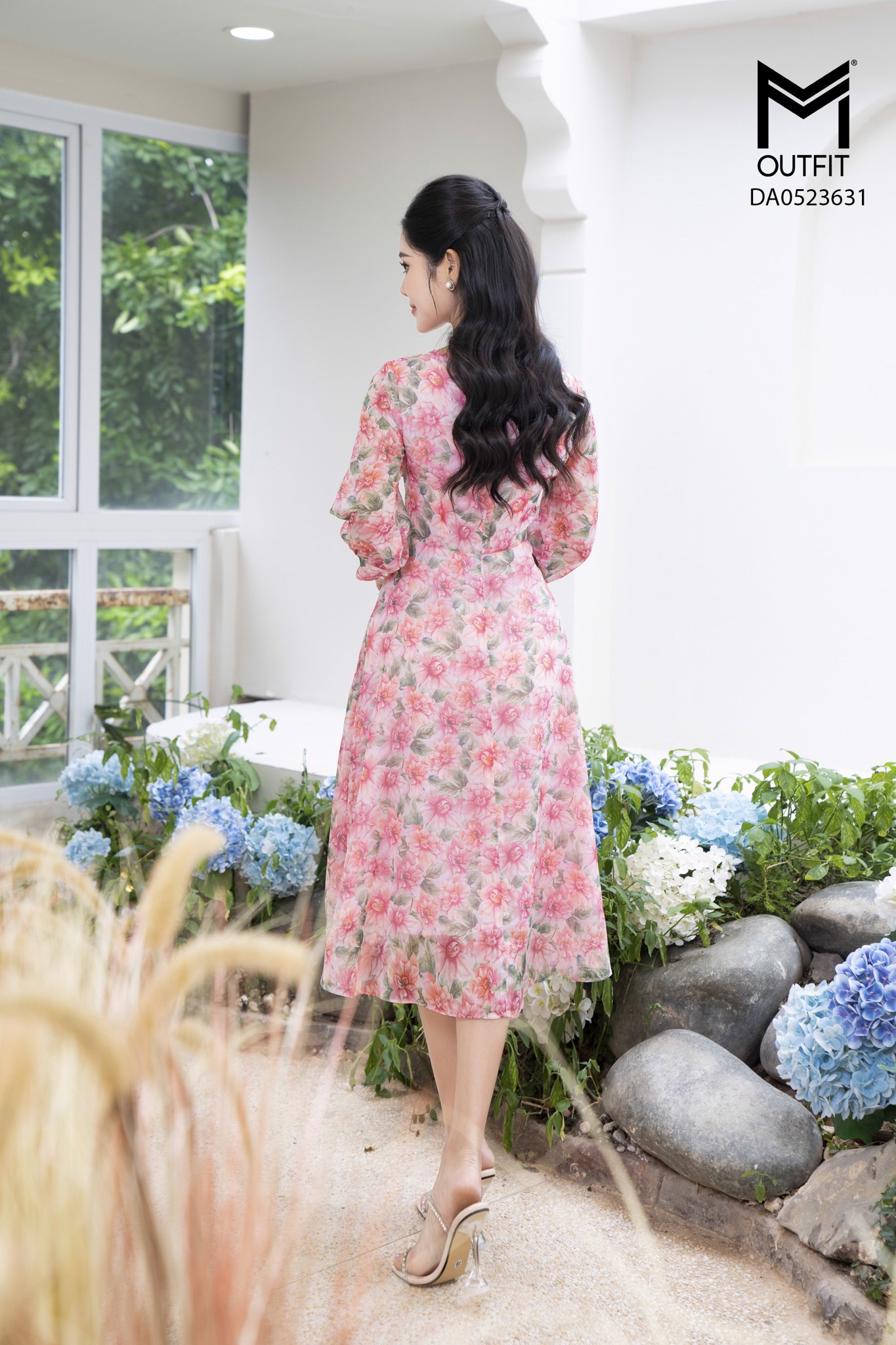 Đầm dáng xòe, tay lỡ, tà bong buộc dây