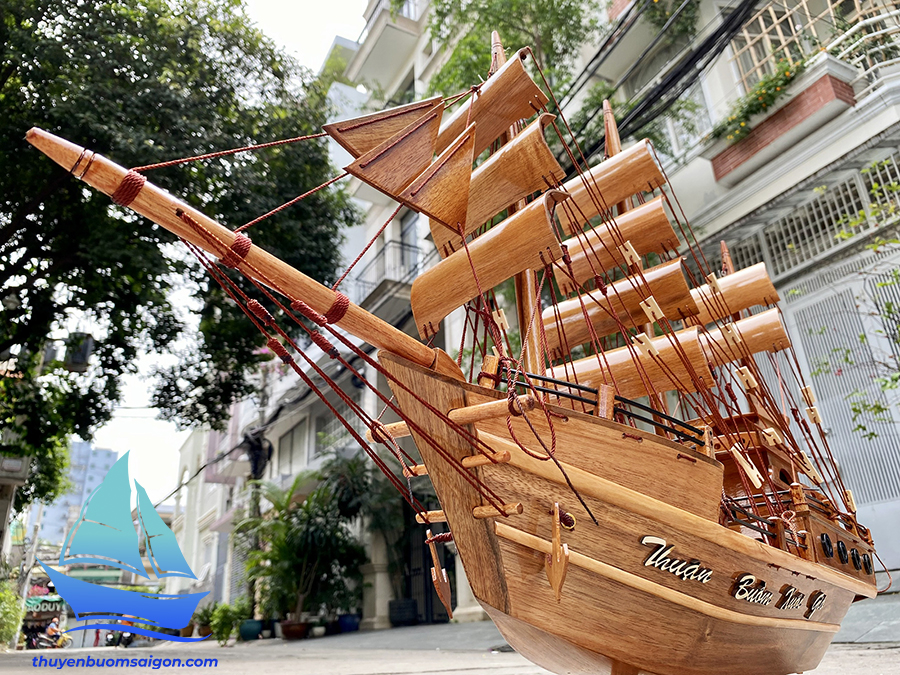 Thuyền gỗ phong thủy thuyền buồm trang trí