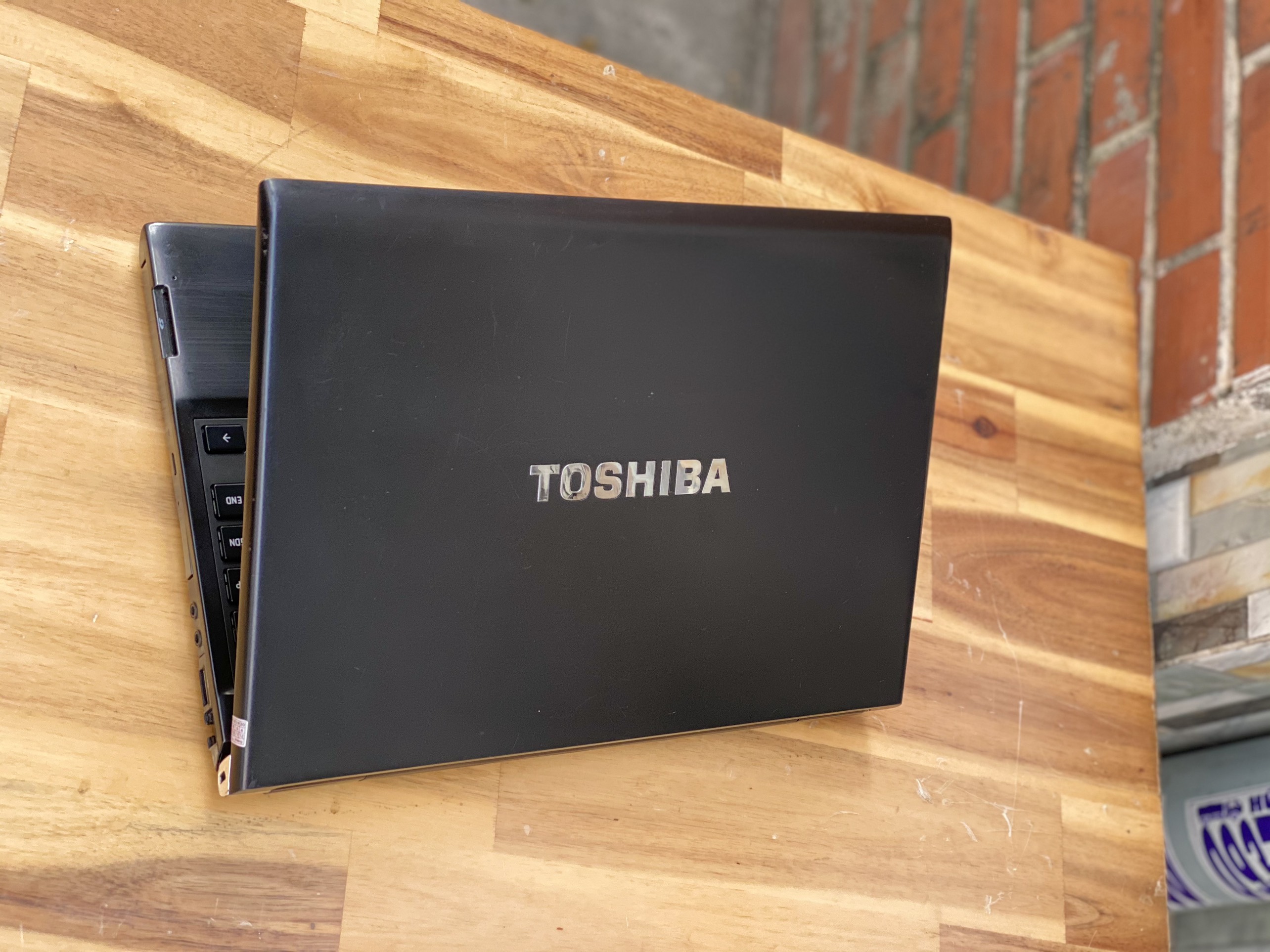 Laptop Toshiba R830/ i5 2530M/ 4G/ SSD128 - 500G/ 13.3in/ Win 10/ Siêu Bền/ Giá rẻ