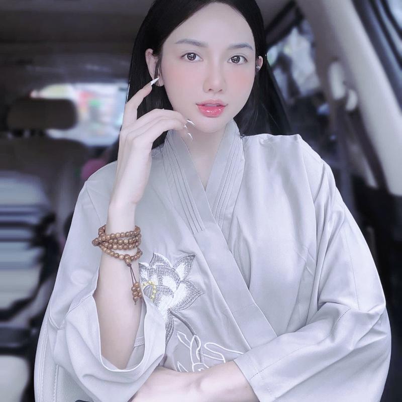 Pháp phục đi chùa thêu sen tay phật đắp chéo thắt dây