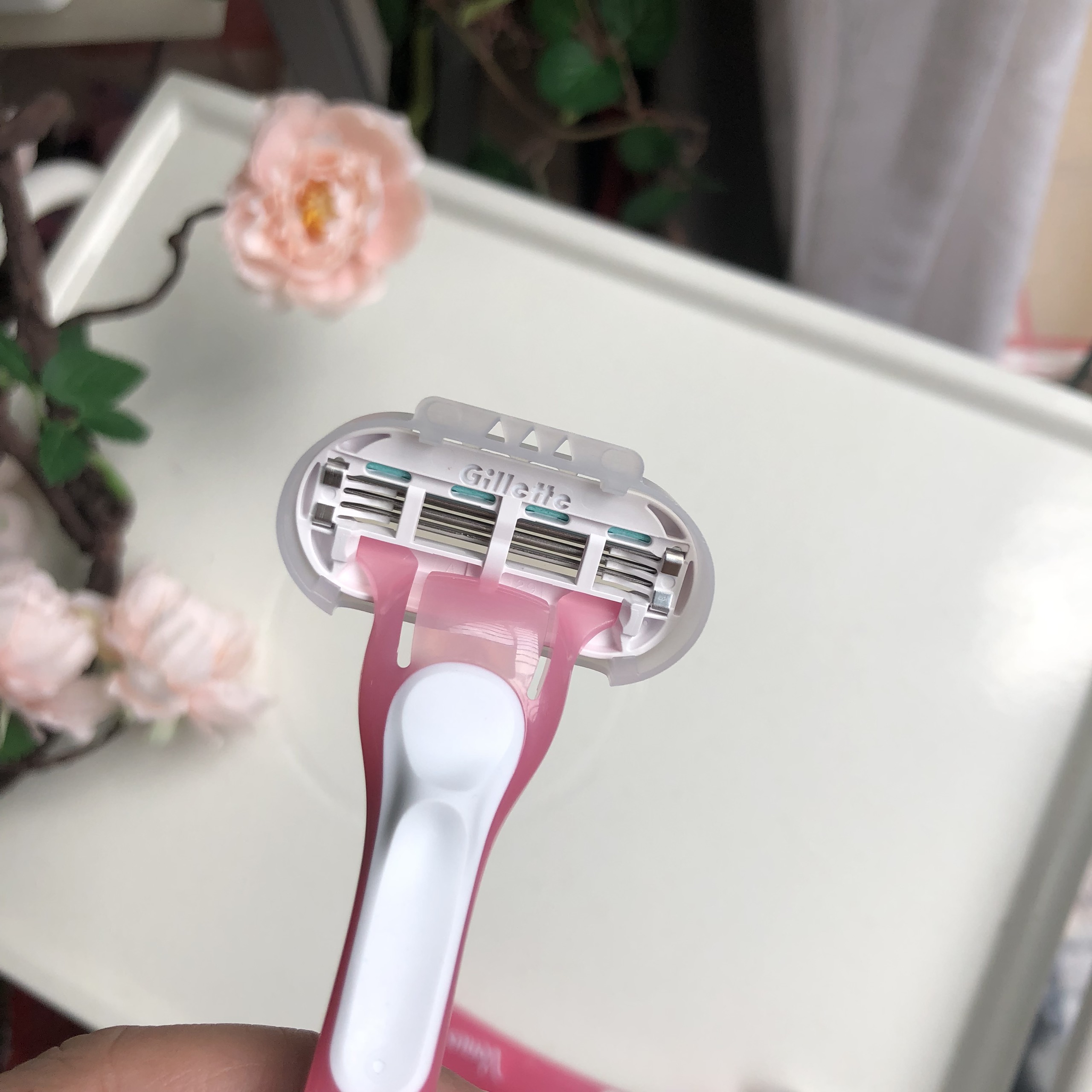 Dao cạo Venus Gillette dòng Sensitive chuyên dụng cho nữ