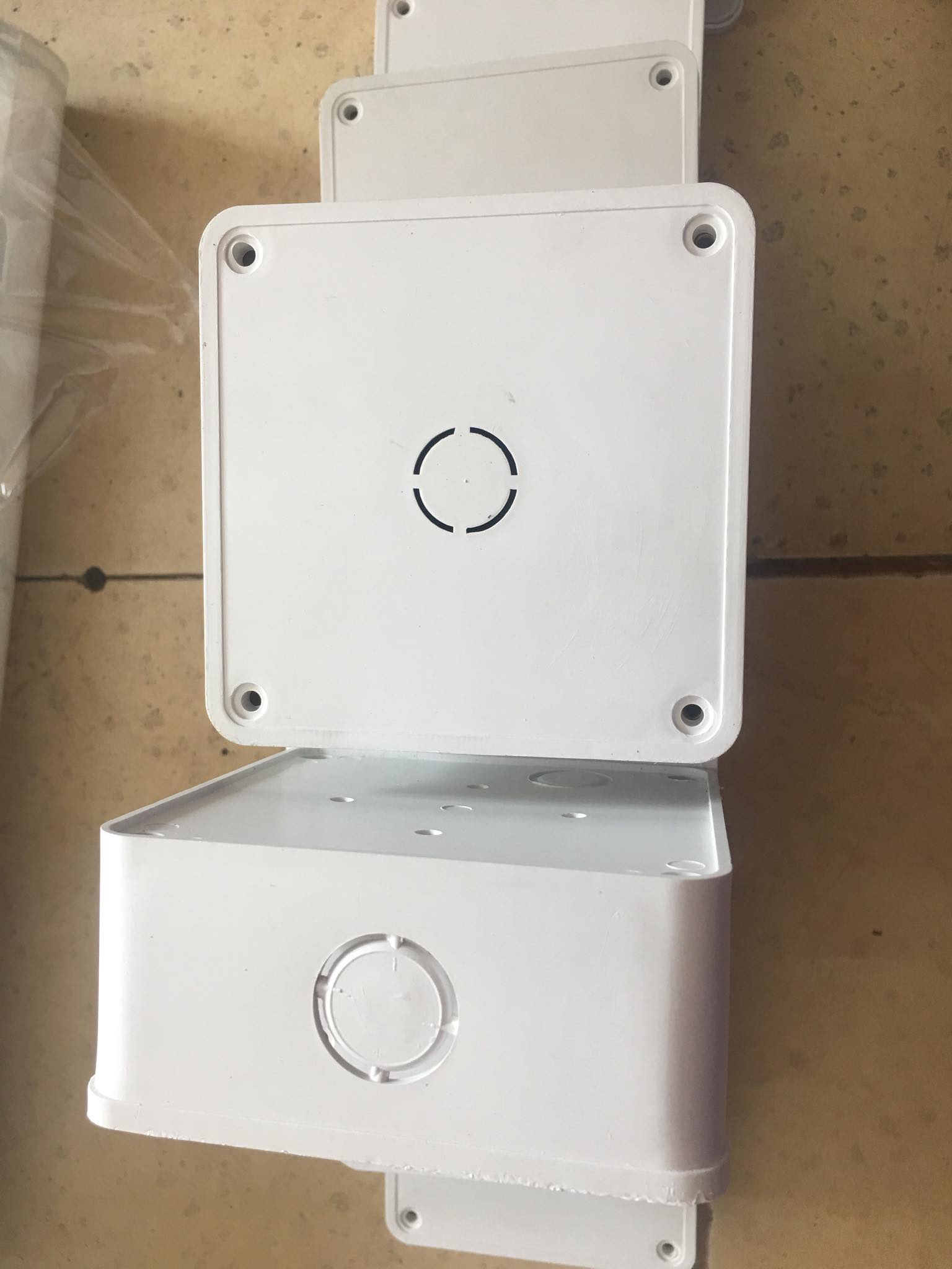 Hộp kĩ thuật lắp đặt camera giám sát 12x12x5