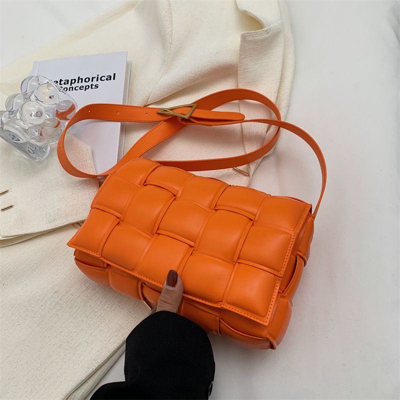NewZara-same style Autumn and Winter Fashion High Quality Small Square Bag, Small Design, Easy to Wear Skew Straddle Bag, PU Soft Face Woven Women's Bag