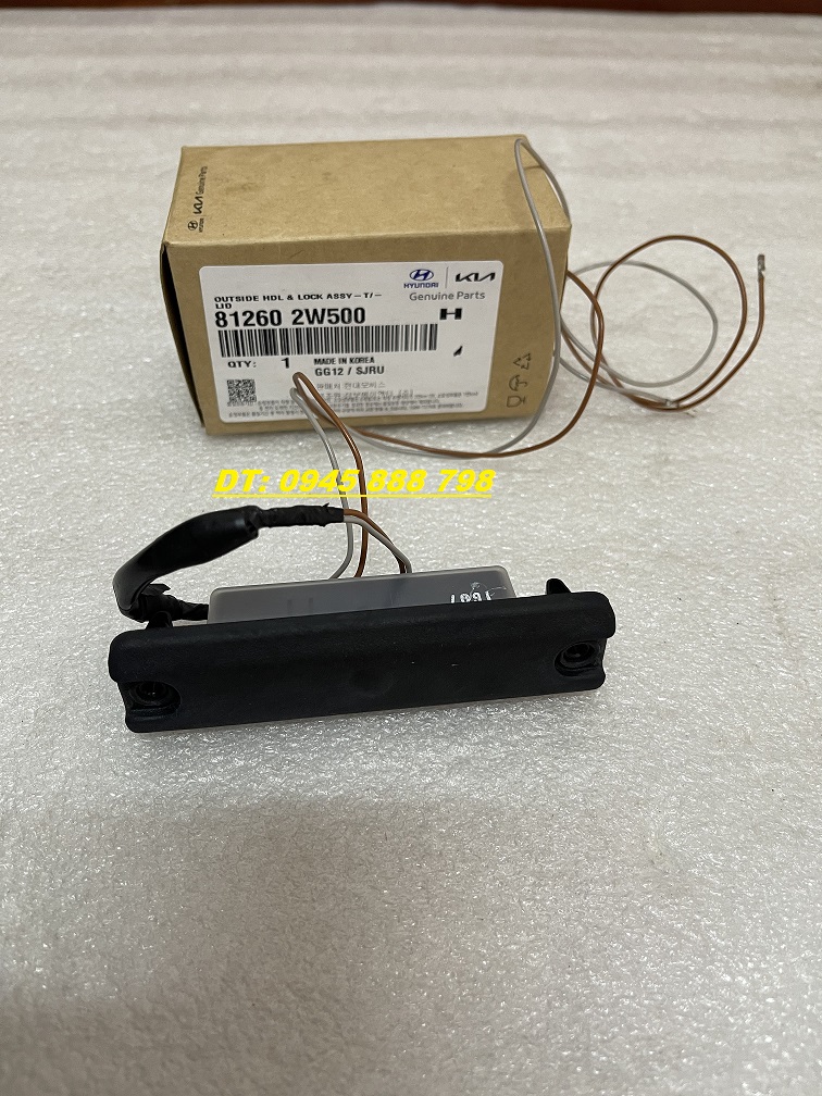Công tắc mở cốp sau Hyundai Santafe 2012-2017
