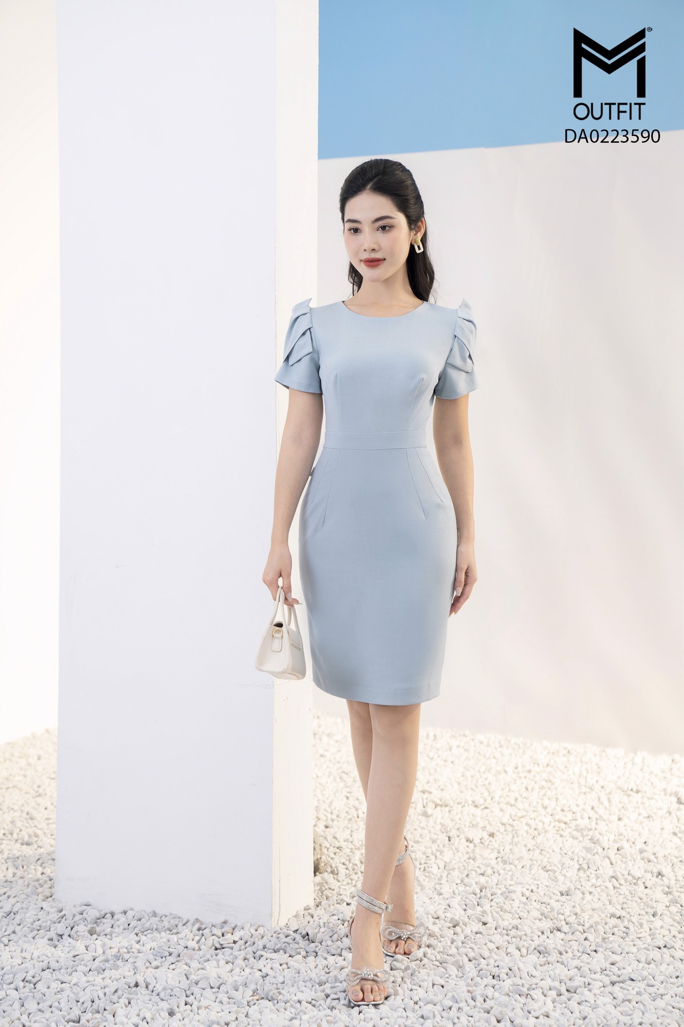 Đầm dáng bút chì, tay nơ