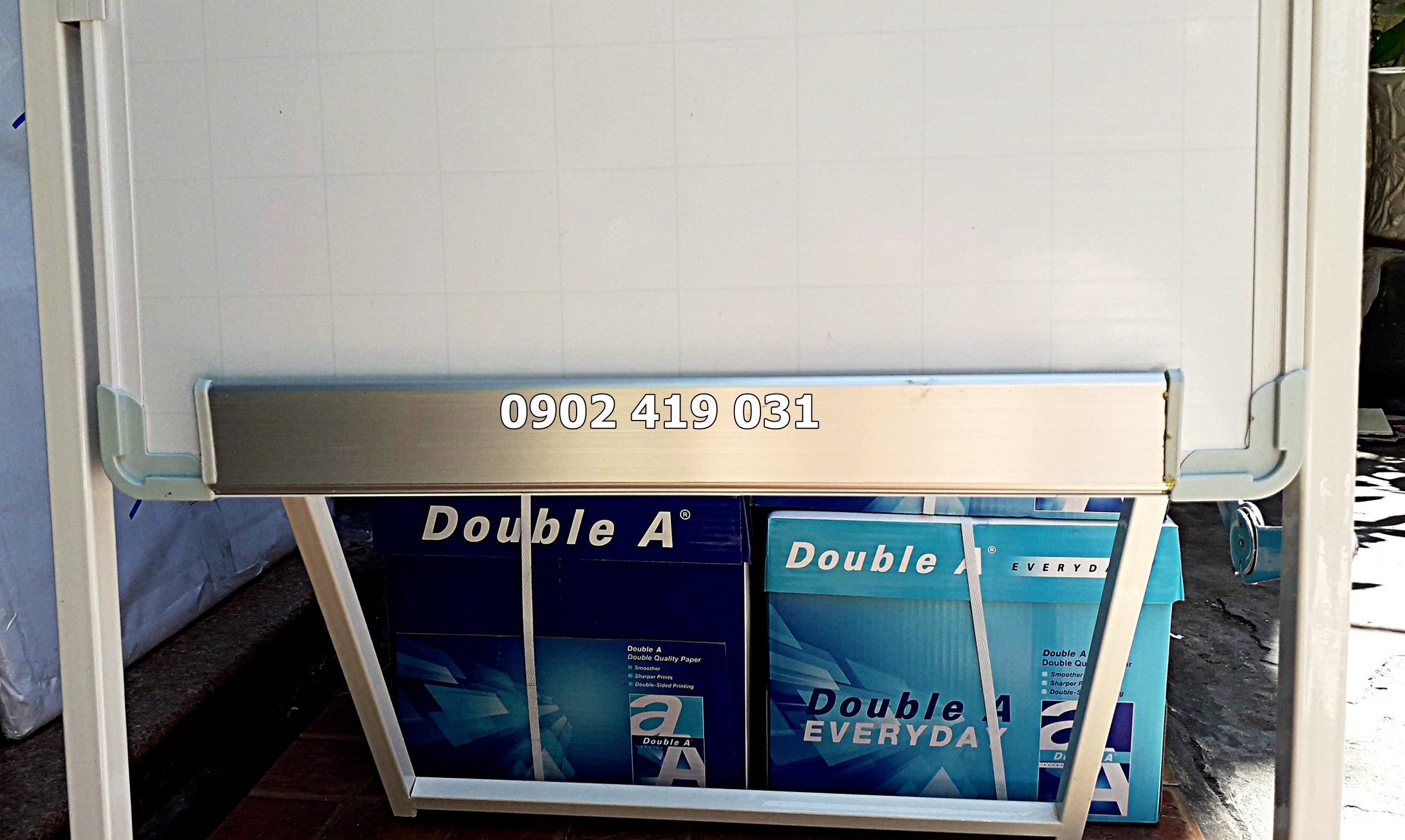 Bảng Flipchart Chân Gấp DQ Plus 60 x 80cm [ Tặng bút, nam châm, lau bảng ]