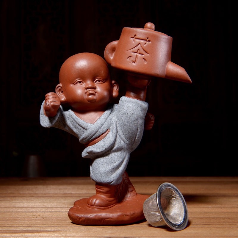 Tượng chú tiểu rót trà kungfu gốm tử sa Sử dụng lọc cặn trà, tạo thác khói - Tượng chú bé rót trà