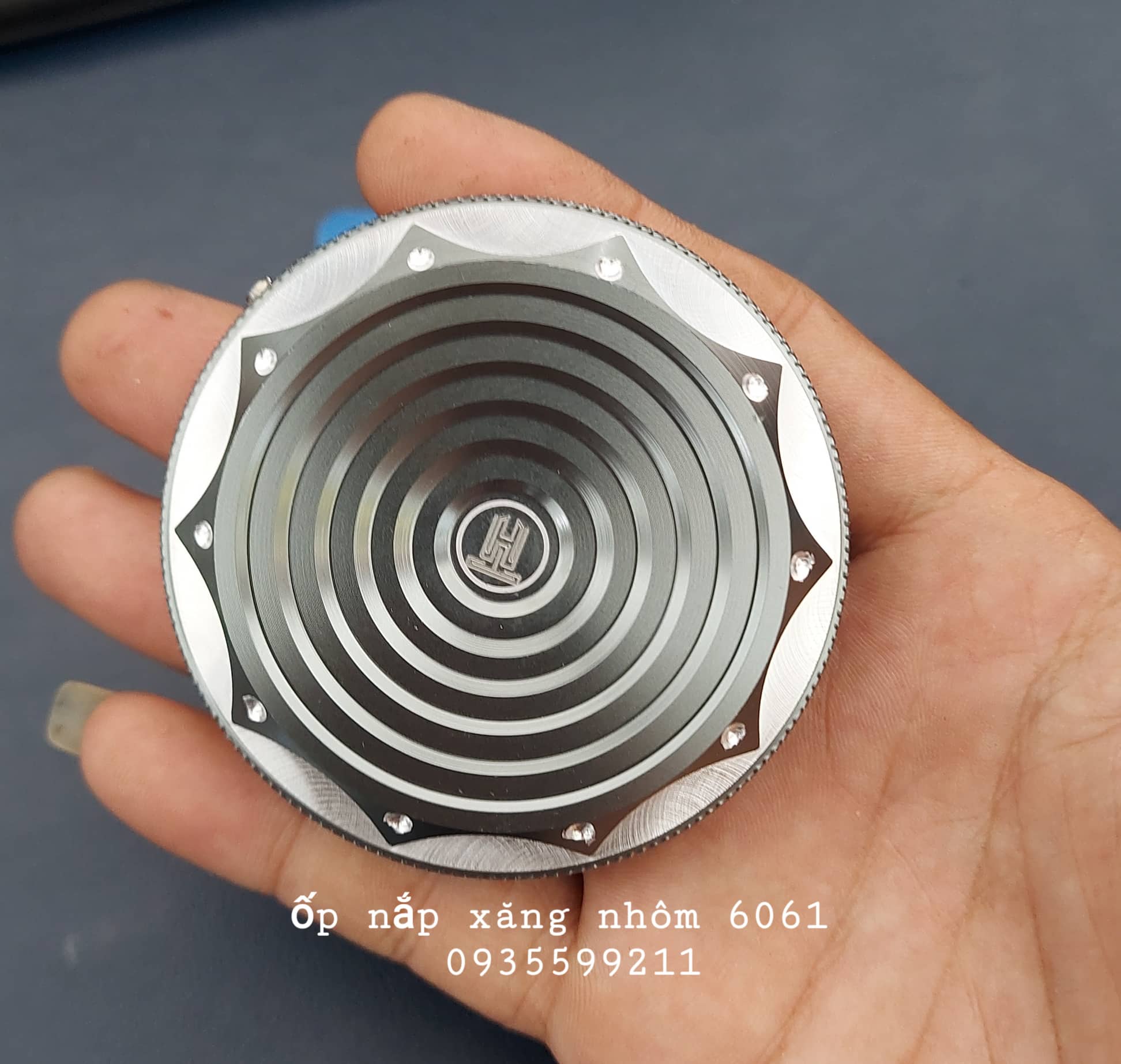 ỐP NẮP BÌNH XĂNG NHÔM CNC THÁI