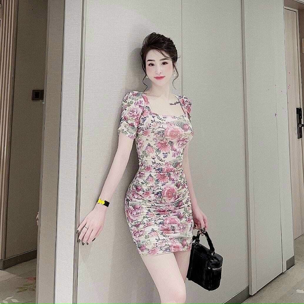 Đầm body tay ngắn cổ vuông thanh lịch