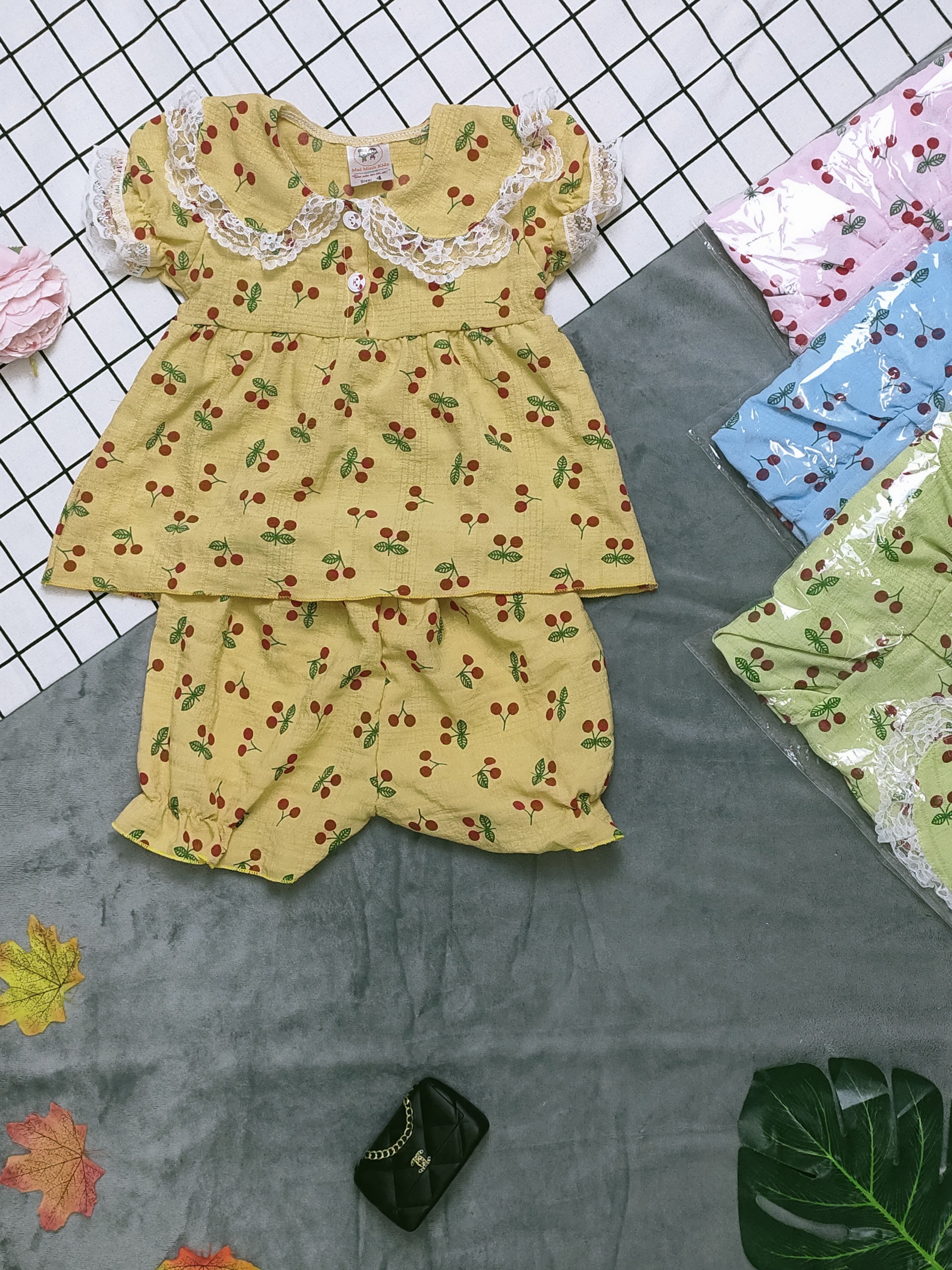 (3 bộ 3 màu 3 họa tiết khác nhau) Combo 3 Bộ Tơ Xốp Tay Ngắn  Bé (6-18kg)