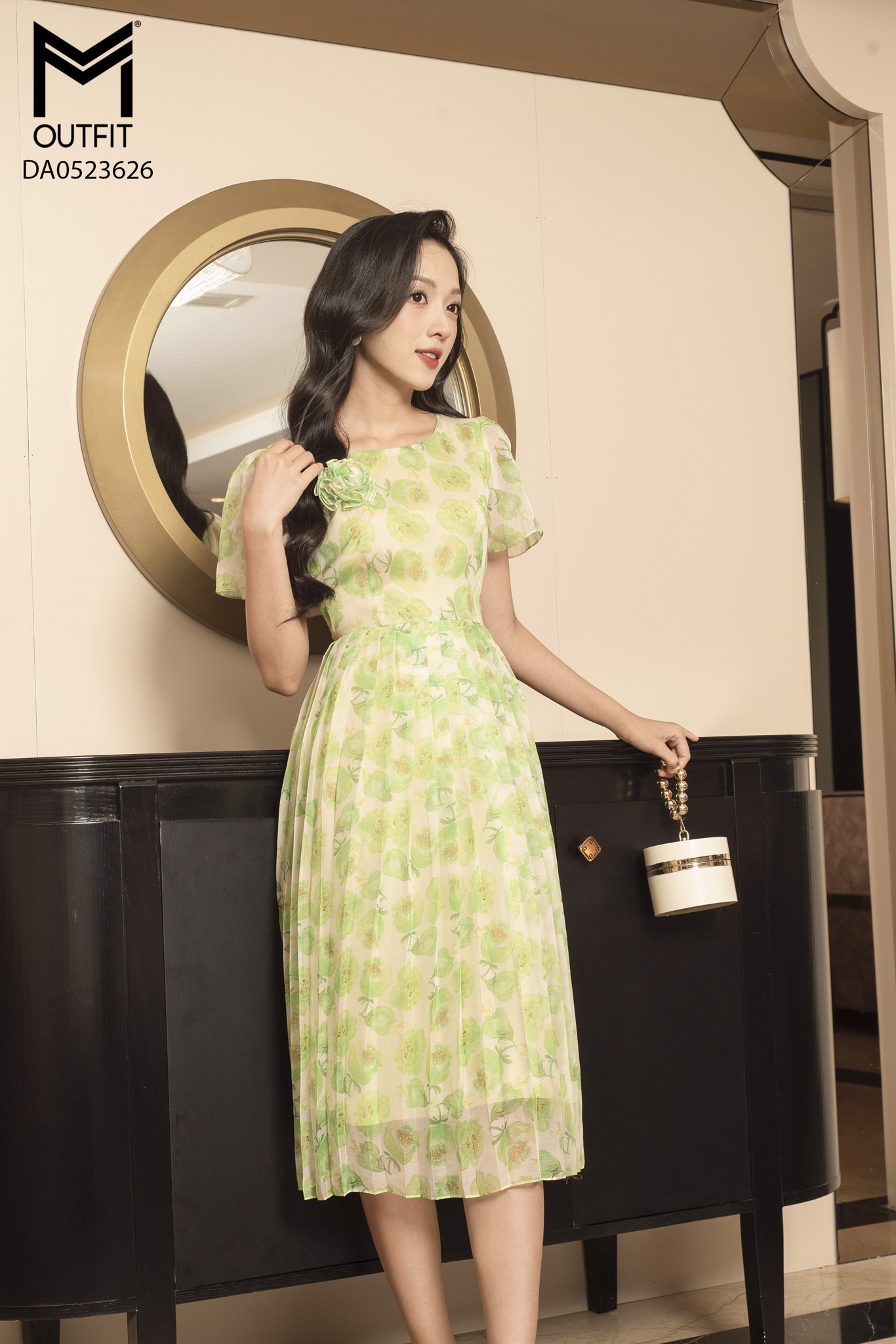 ĐẦM XẾP LY, NƠ NGỰC