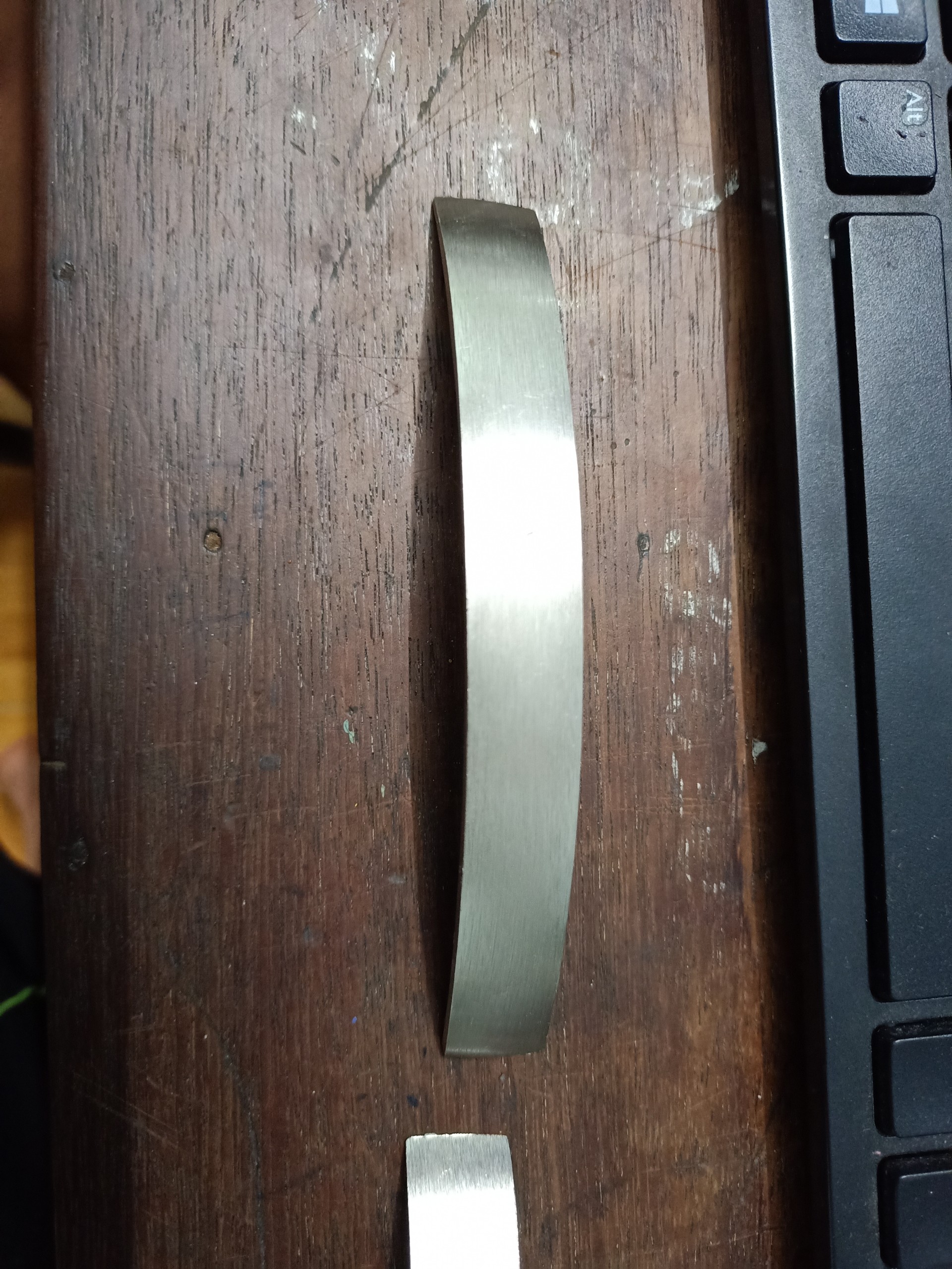 Tay nắm tủ dẹp chữ c 8830 - tâm lỗ 96 - 128