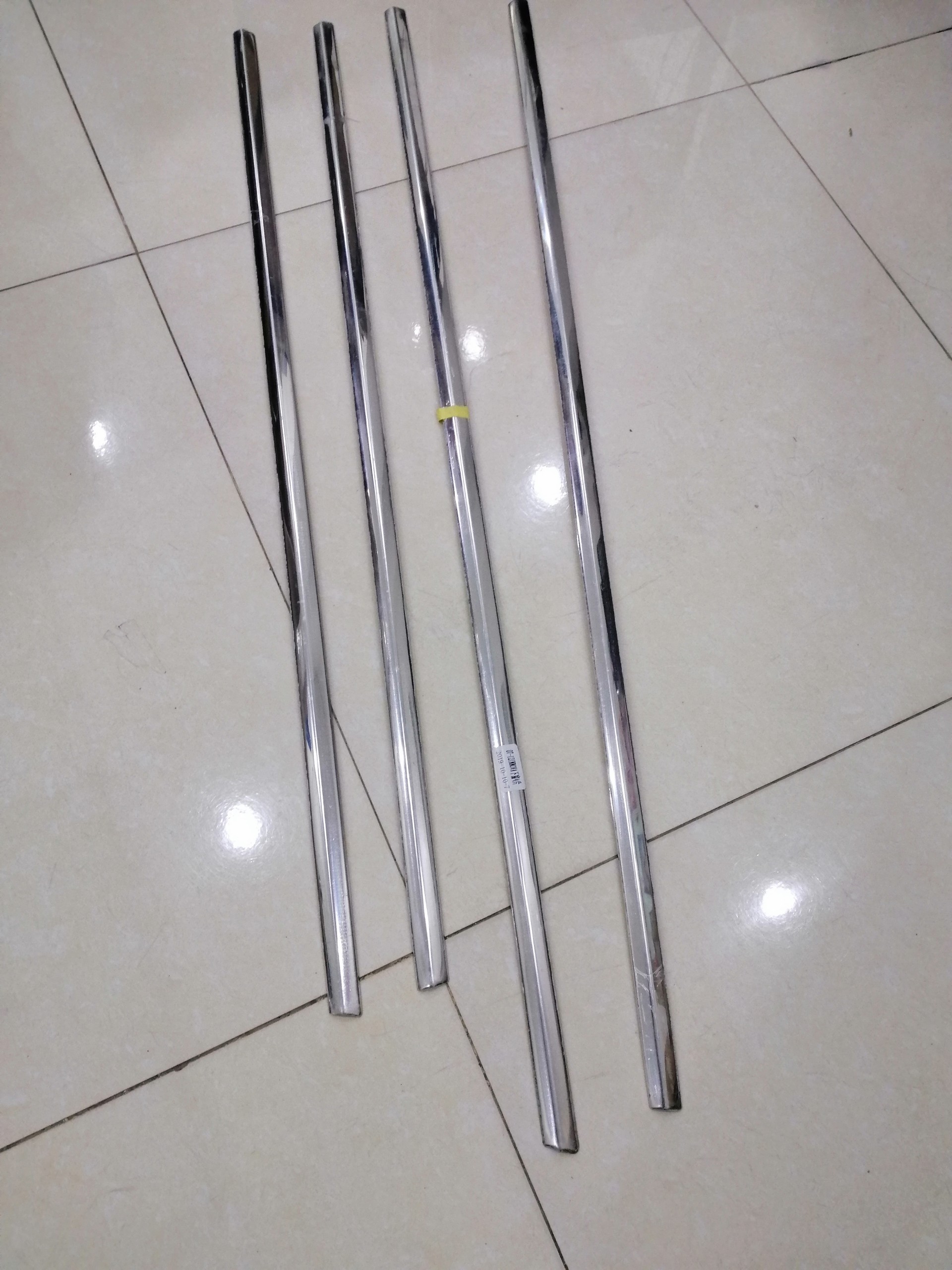 Bộ nẹp viền chân kính inox xe Toyota Innova 2006-2015