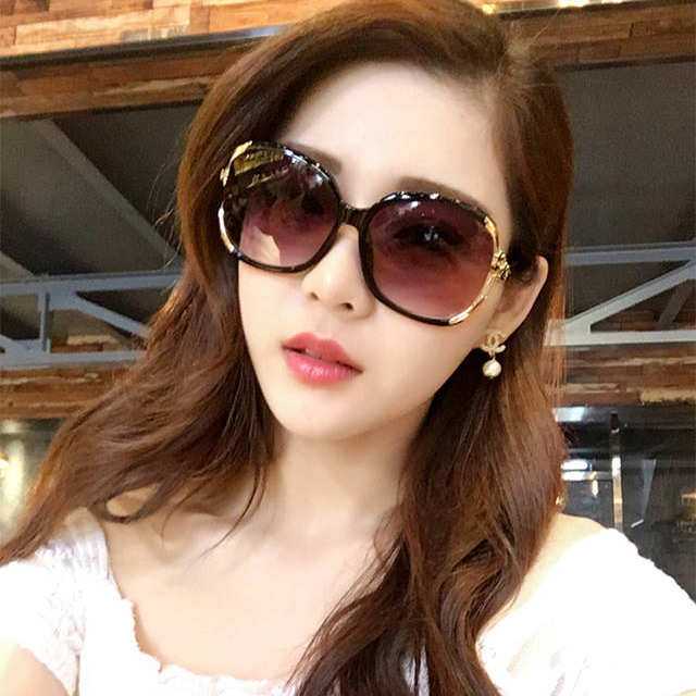 Stylish%20Flower%20Design%20%20%20Sunglass%20for%20Women%20-%20Image%204