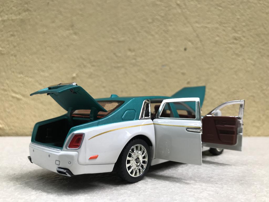 Mô hình xe Ô tô Rolls-Royce Phantom 2020 1:32