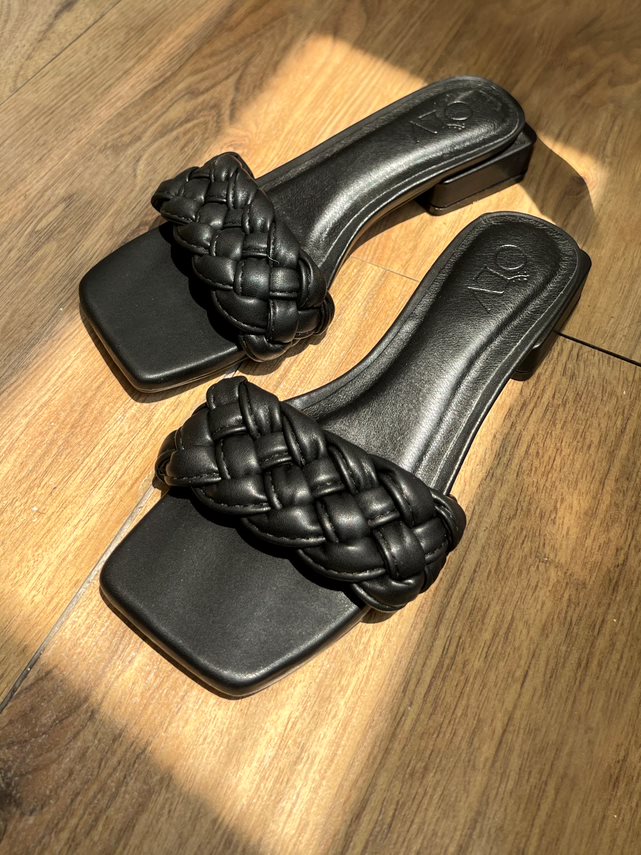 OLV - Dép Black Braided Slide Sandals
