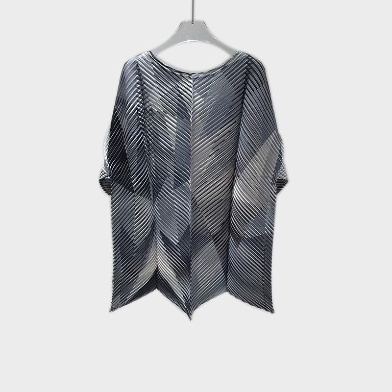 New Slim and Stylish Women's Pleated T-shirt