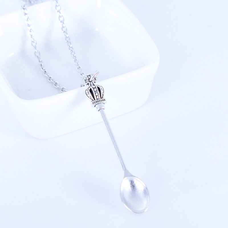 %E3%80%90New%20Arrivals%E3%80%91Spoon%20Jewelry%20Crown%20Mini%20Tea%20Spoon%20Classic%20Royal%20Alice%20Snuff%20Necklace%20Female%20Alice%20Necklace%20-%20Image%205