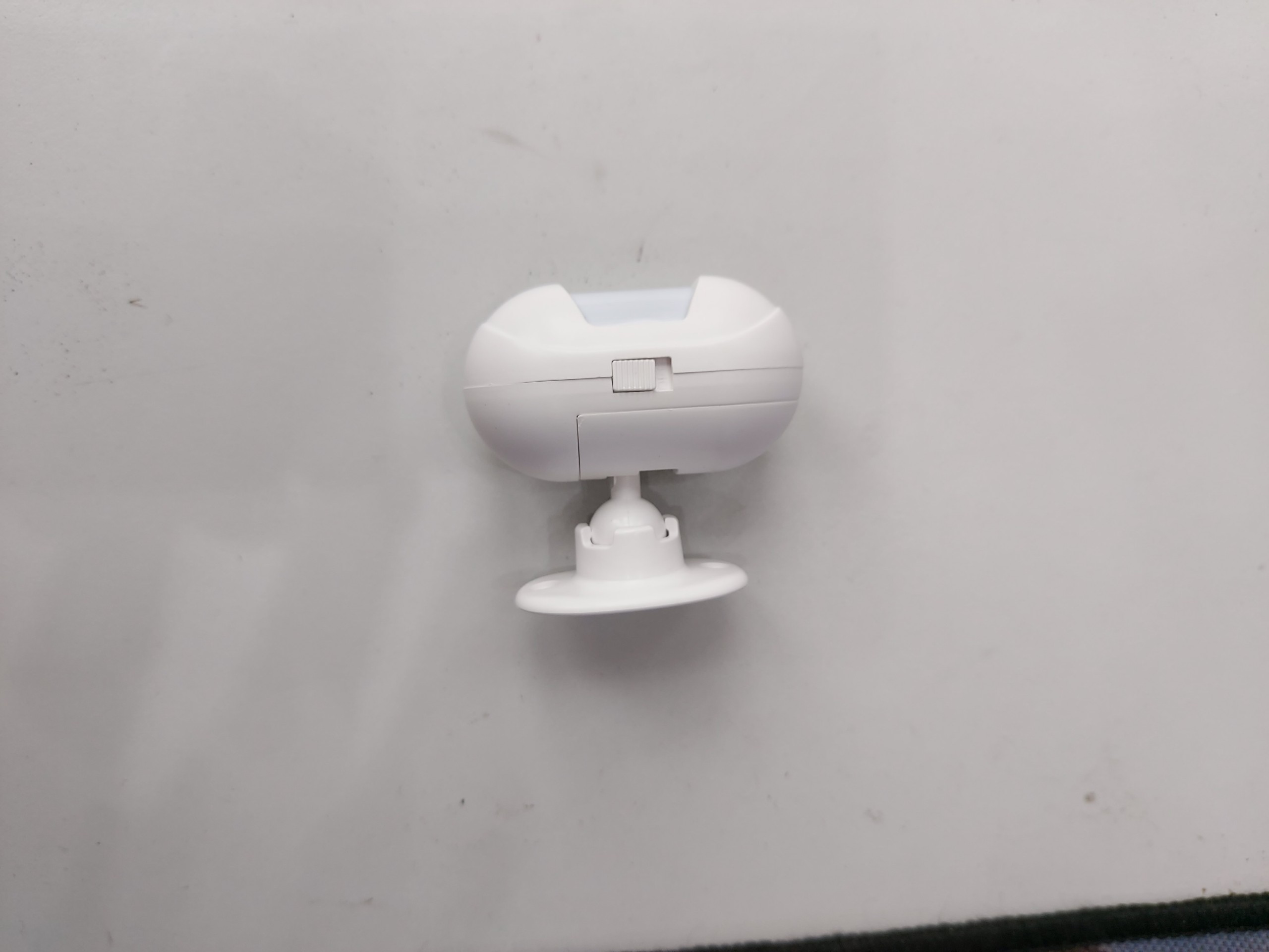 CẢM BIẾN CHUYỂN ĐỘNG ZIGBEE TUYA