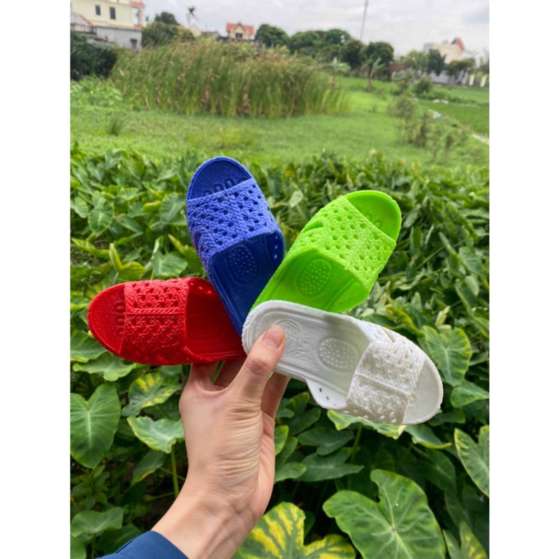 Dép lê tổ ong cho bé trai bé gái