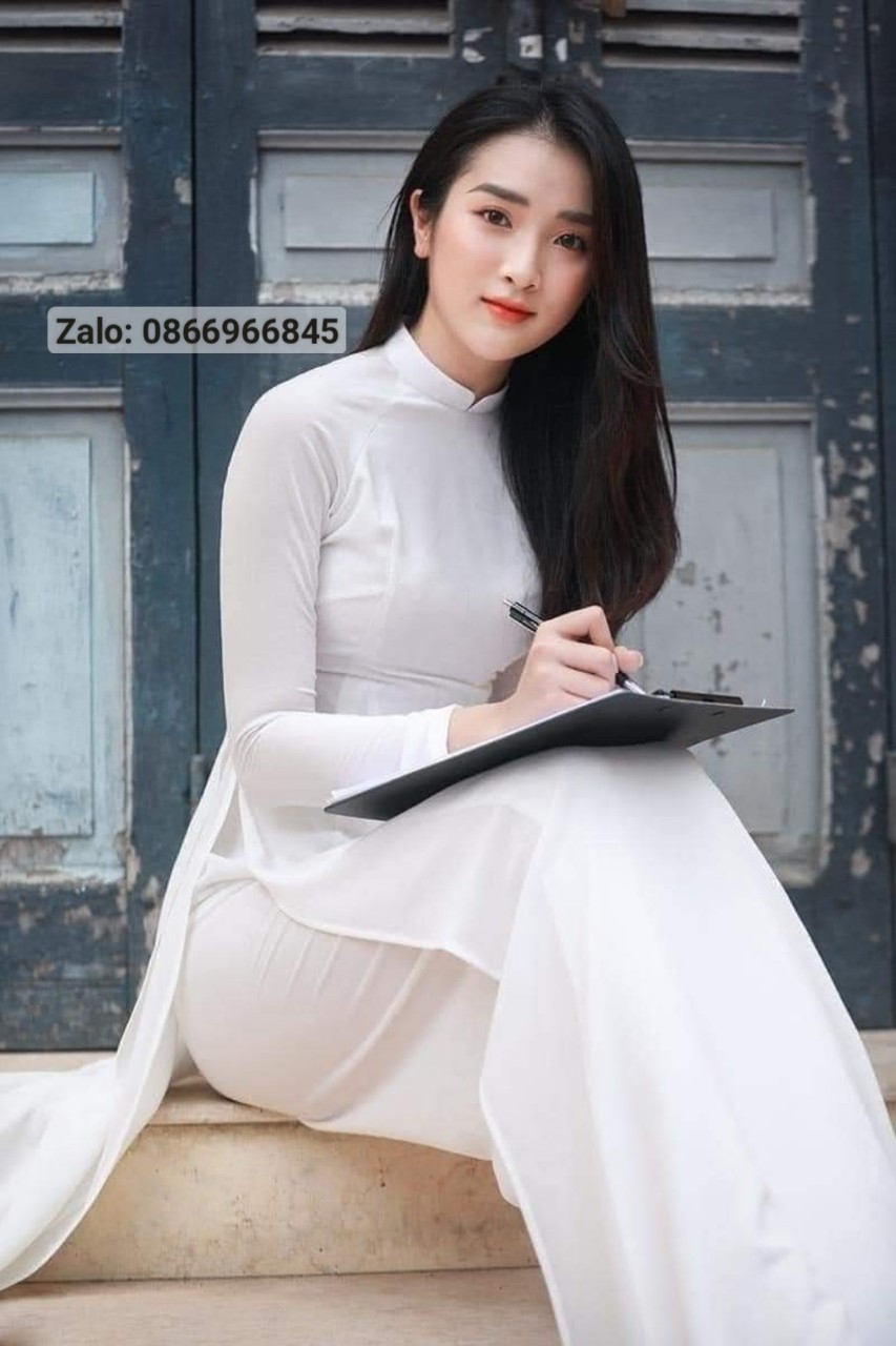 Áo dài trắng 4 tà_Áo Dài Đan Linh