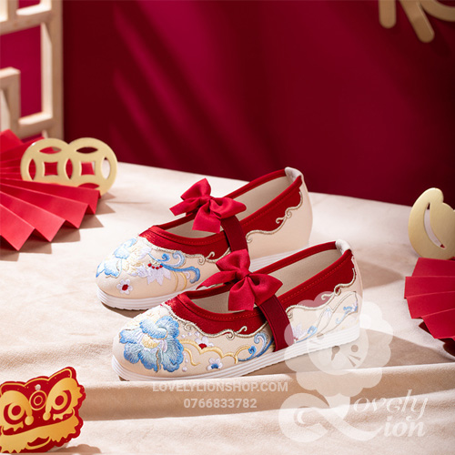 (Có sẵn) Giày vải thêu hoa cho bé gái