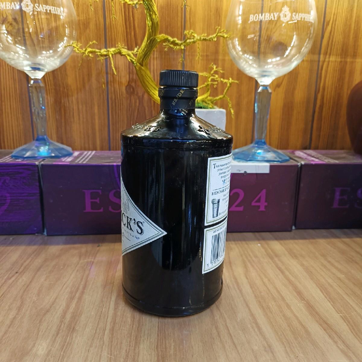 Vỏ chai Hendricks Gin trưng bày Decor mới 99% (chai rỗng)